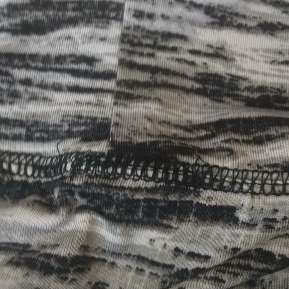 Black & Grey Workout Leggings in JUNIORS Medium - Picture 6 of 6